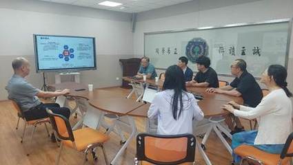 趙正雄副校長(zhǎng)深入現(xiàn)代教育技術(shù)中心調(diào)研，強(qiáng)調(diào)技術(shù)推廣服務(wù)助力學(xué)校信息化發(fā)展